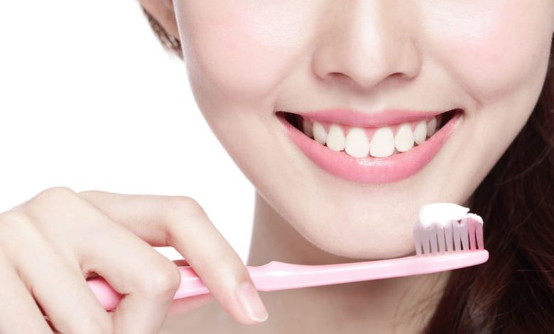 وصفات معجون أسنان طبيعي لتبييض الأسنان
