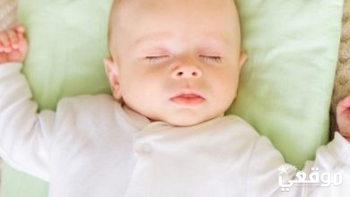 متى يبدأ نوم الرضيع بالانتظام أي شهر
