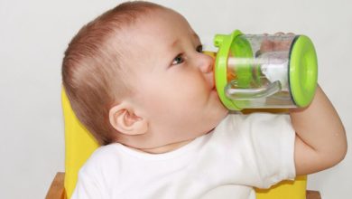متى يبدأ الرضيع بشرب الماء؟