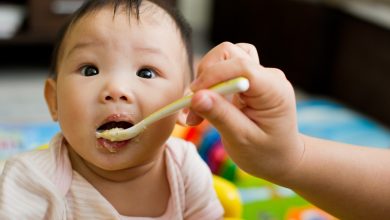أعراض مرضية المصاحبة لإدخال الأطعمة الصلبة لرضيعك