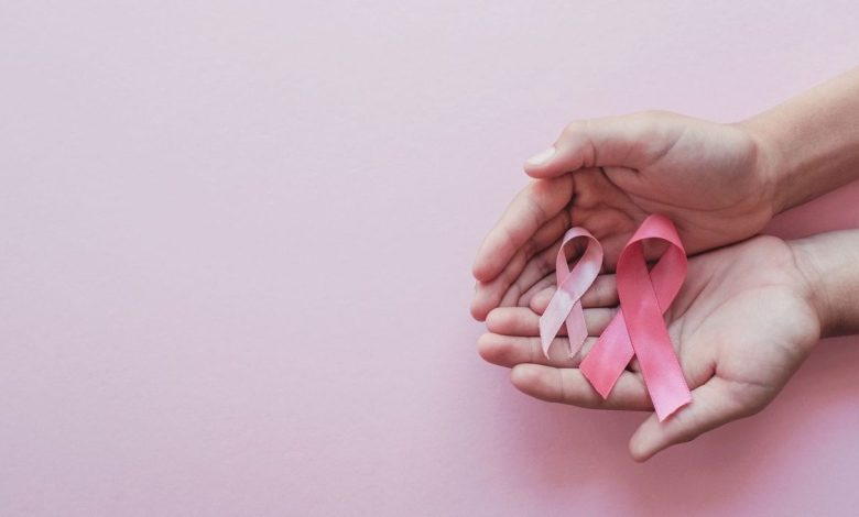 سن الإصابة بسرطان الثدي والعوامل التي تزيد خطر الإصابة