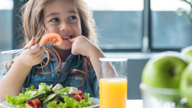 نصائح مفيدة لتقدمي لطفلك الغذاء الصحي المتوازن