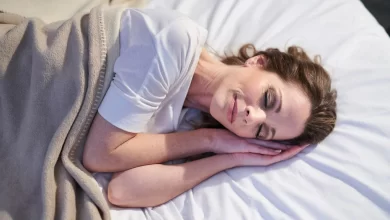 فوائد واضرار النوم بدون وسادة