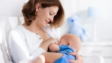 ما هي أسباب عدم شبع الرضيع من حليب الأم