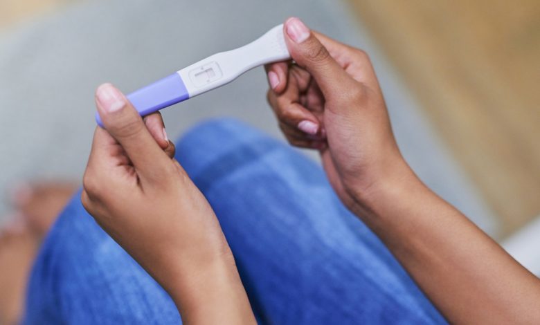 هل يمكن لاختبار الحمل المنزلي الخطأ أم أن اختبار الدم أكثر دقة؟