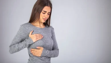 الارتباط بين تغير الهرمونات وألم الثدي