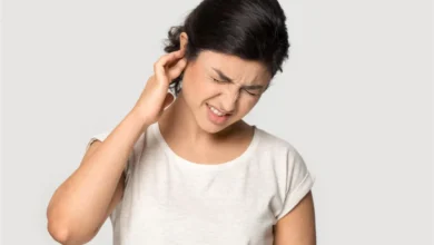 العلاقة بين التهاب الأذن والتنميل الشديد في الوجه
