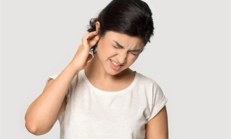 العلاقة بين التهاب الأذن والتنميل الشديد في الوجه