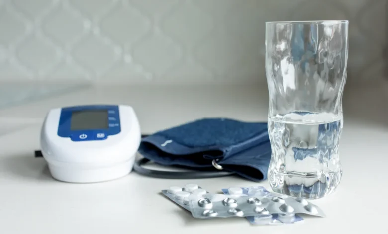 كيفية علاج ارتفاع ضغط الدم باستخدام الماء دليل شامل