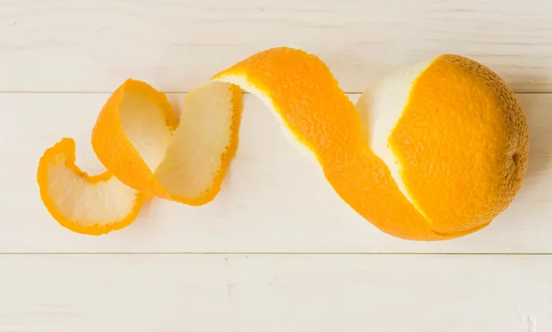فوائد قشر البرتقال واستخداماته المذهلة والتحذيرات