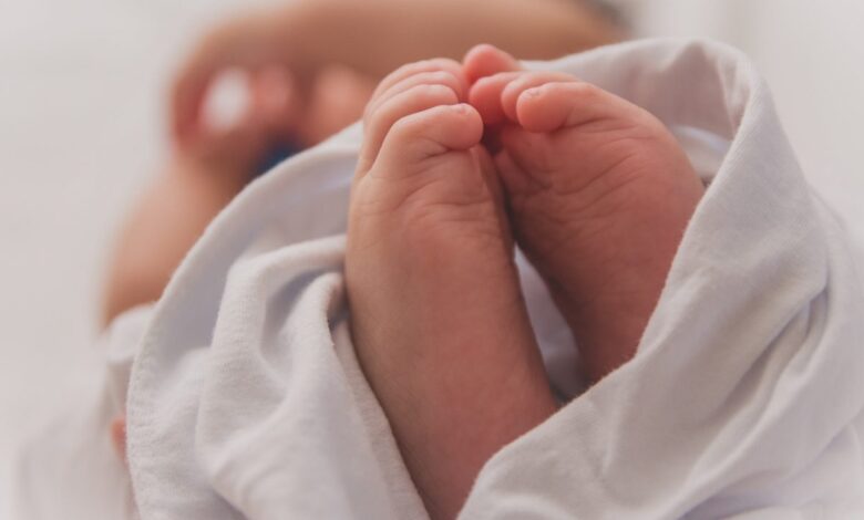 5 من أعراض الولادة المبكرة في الشهر الثامن