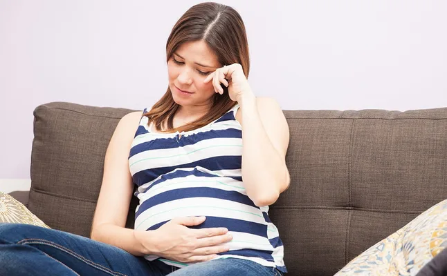 أسباب إفرازات الحمل الزائدة وكيفية التعامل معها بفعالية