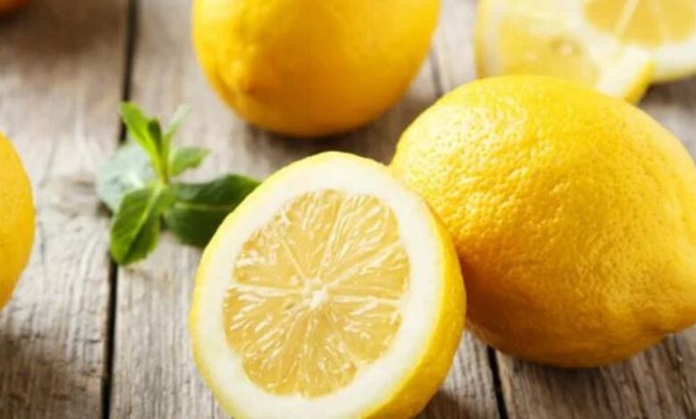 أضرار الليمون على الصحة هل يمكن أن يكون زيادة الحموضة سببًا