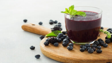 اكتشف فوائد عصير التوت الأزرق للصحة والجمال