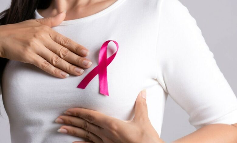 سرطان الثدي في سن الشباب.. كيف تحمي نفسك وتكتشفيه مبكرًا