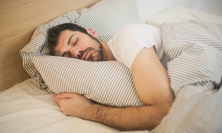 كيف يمكن للنوم الجيد أن يساهم في تحسين صحتك العامة