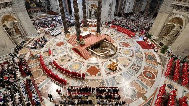 نظام الحكم في الفاتيكان بين الدين والسياسة