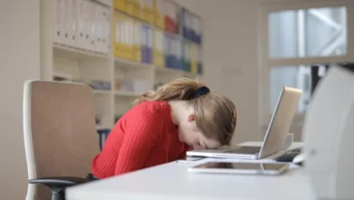الإرهاق والاكتئاب كيف تميزين بين التعب العابر وأعراض الاكتئاب