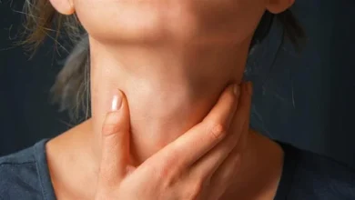 7 علامات تشير لمشكلة في الغدة الدرقية ومتى تحتاج إلى الفحص؟