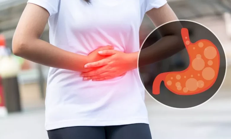 انتفاخ البطن في سن اليأس وأسبابه وطرق التخفيف منه
